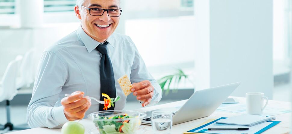 a man on a diet with prostatitis